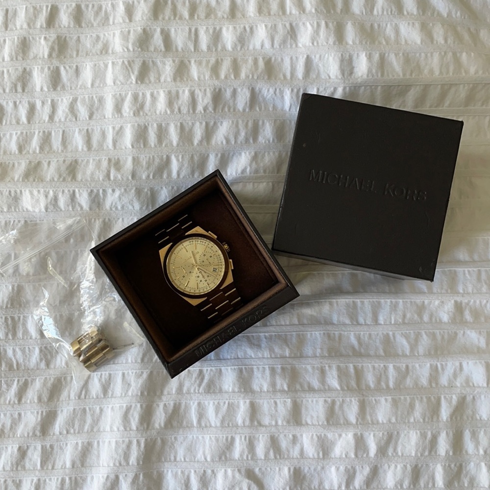 Michael Kors Large Gold Watch - Picture 1 of 3